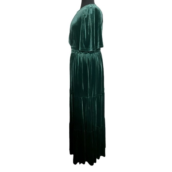 Faeriesty Elegant Green Velvet Maxi Tiered A Line Plus Size Dress - Picture 9 of 16